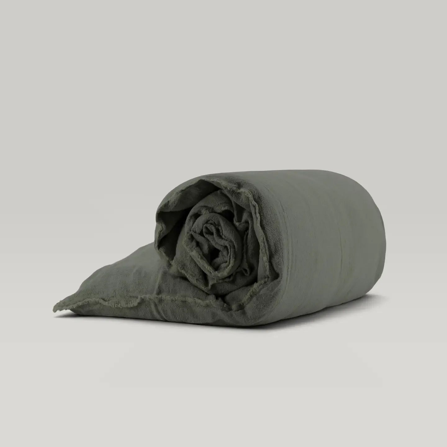 Edredon en lin vert sur fond gris
