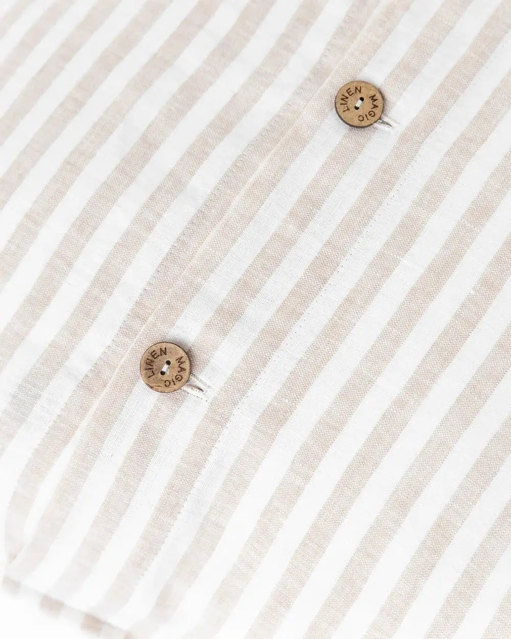 Housse de coussin en lin avec boutons – 46×46 cm