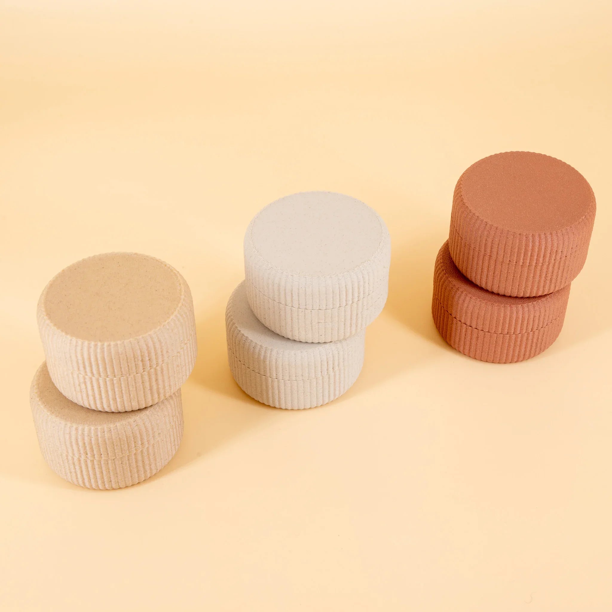 Étuis à bijoux compacts et élégants, rangements pratiques pour bijoux en voyage