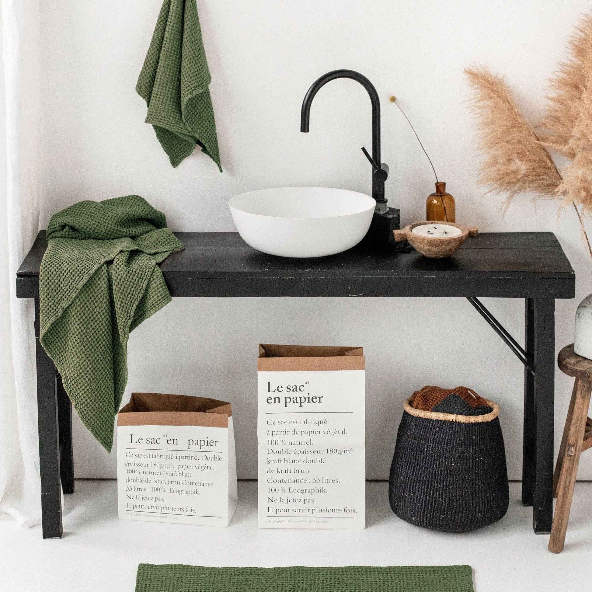 Serviette de bain gaufrée en lin, détail du tissu gaufré