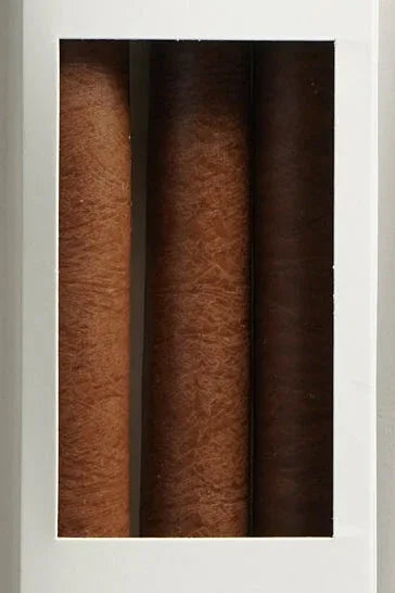 Intérieur d'une boite de 3 bougies longues marron