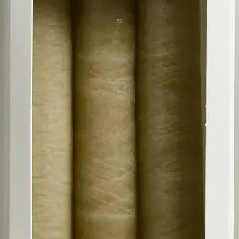 Intérieur d'une boite de 3 bougies longues vertes