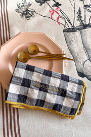 Serviette de table à carreaux vichy et broderies